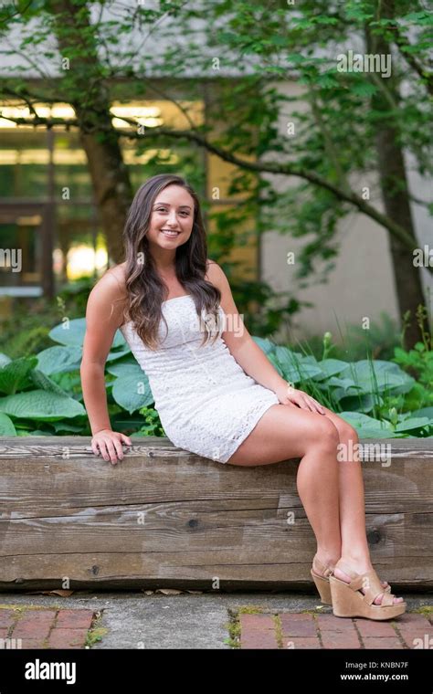 ATK Galleria free galleries: Young amateurs, college age models.
